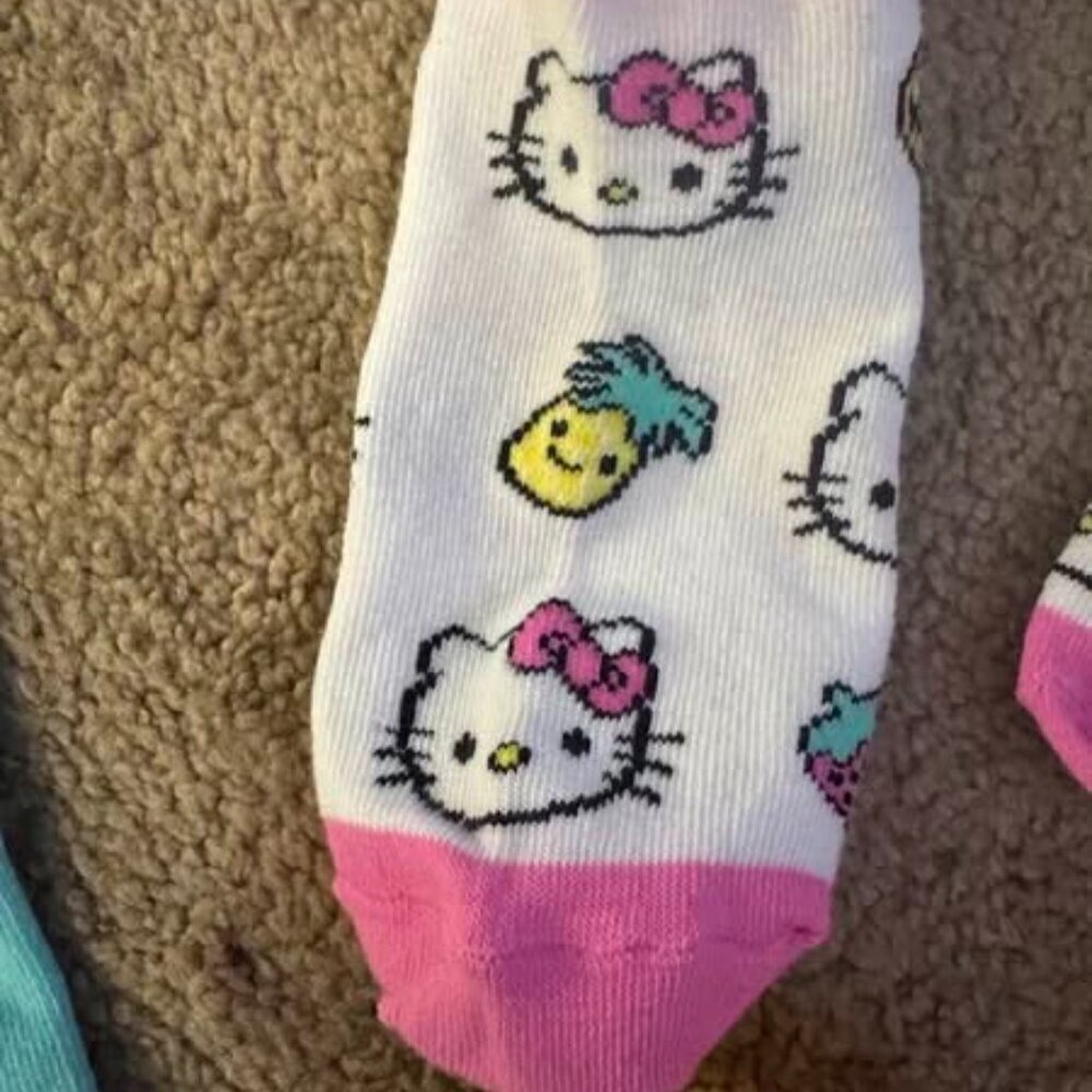 HELLO KITTY SOCKS SET OF 4 - Picture 5 of 5